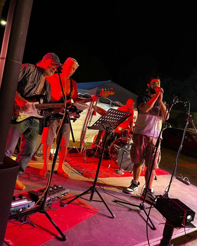 Concert live, musiciens sur scène