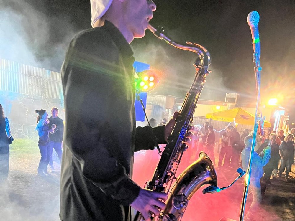 Saxophoniste en live, ambiance événementielle